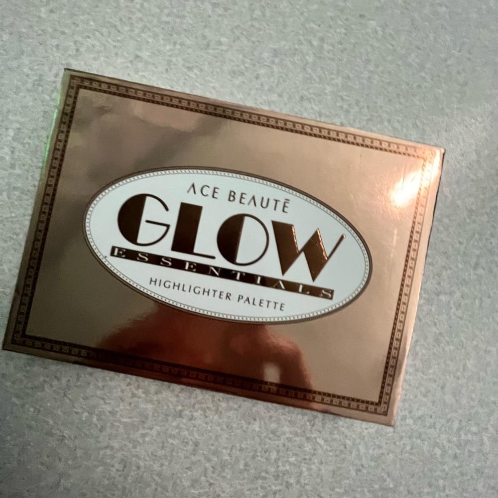 Ace Beaute Glow Essentials Highlight palette